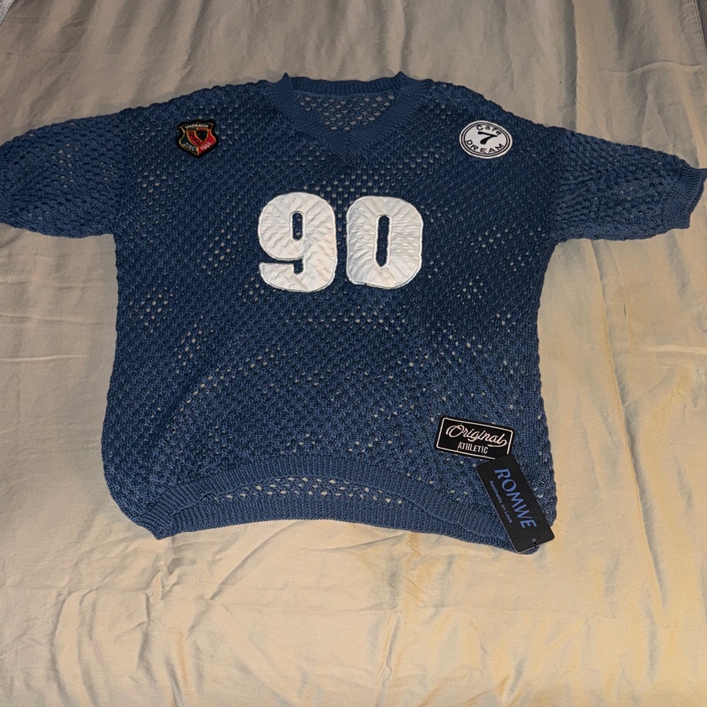 ROMWE Blue Crochet Short Sleeve Sweater with White '90' Patch